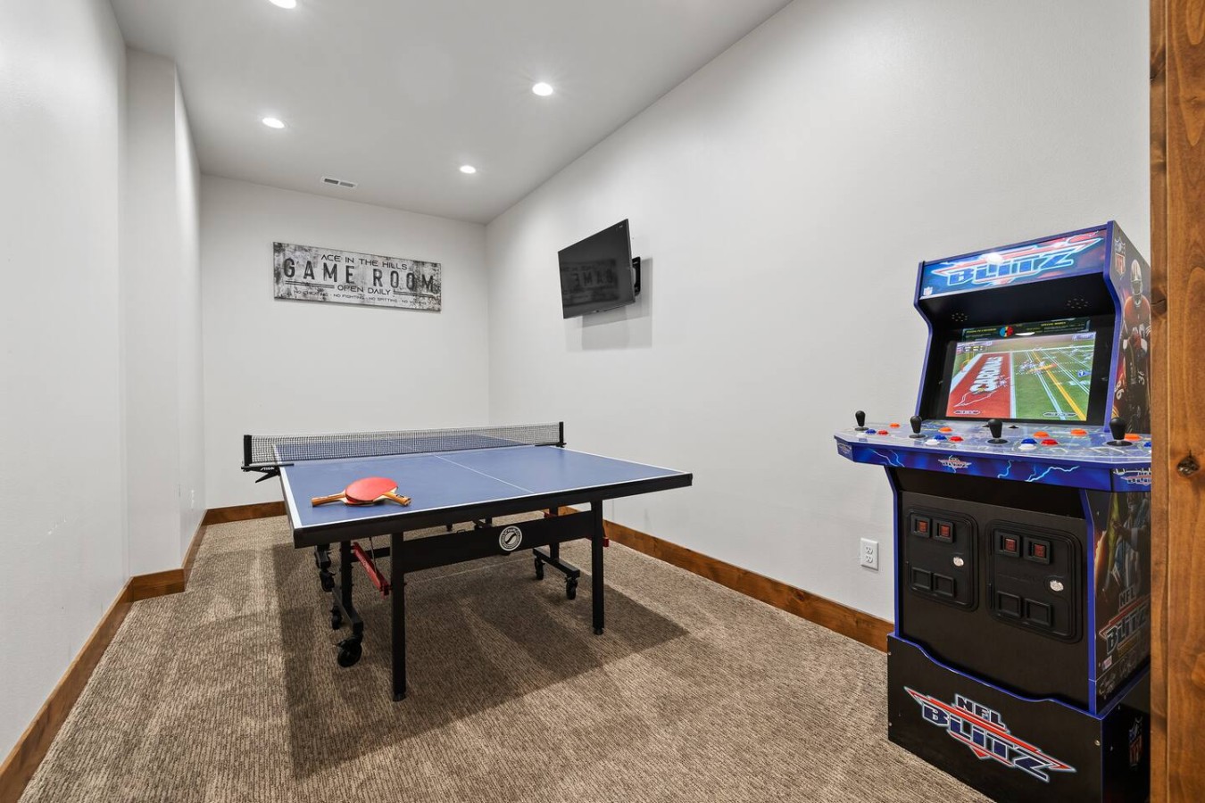 Sleeps 14, Hot tub, OutdoorFireTable, HeatedGarage — photo 56