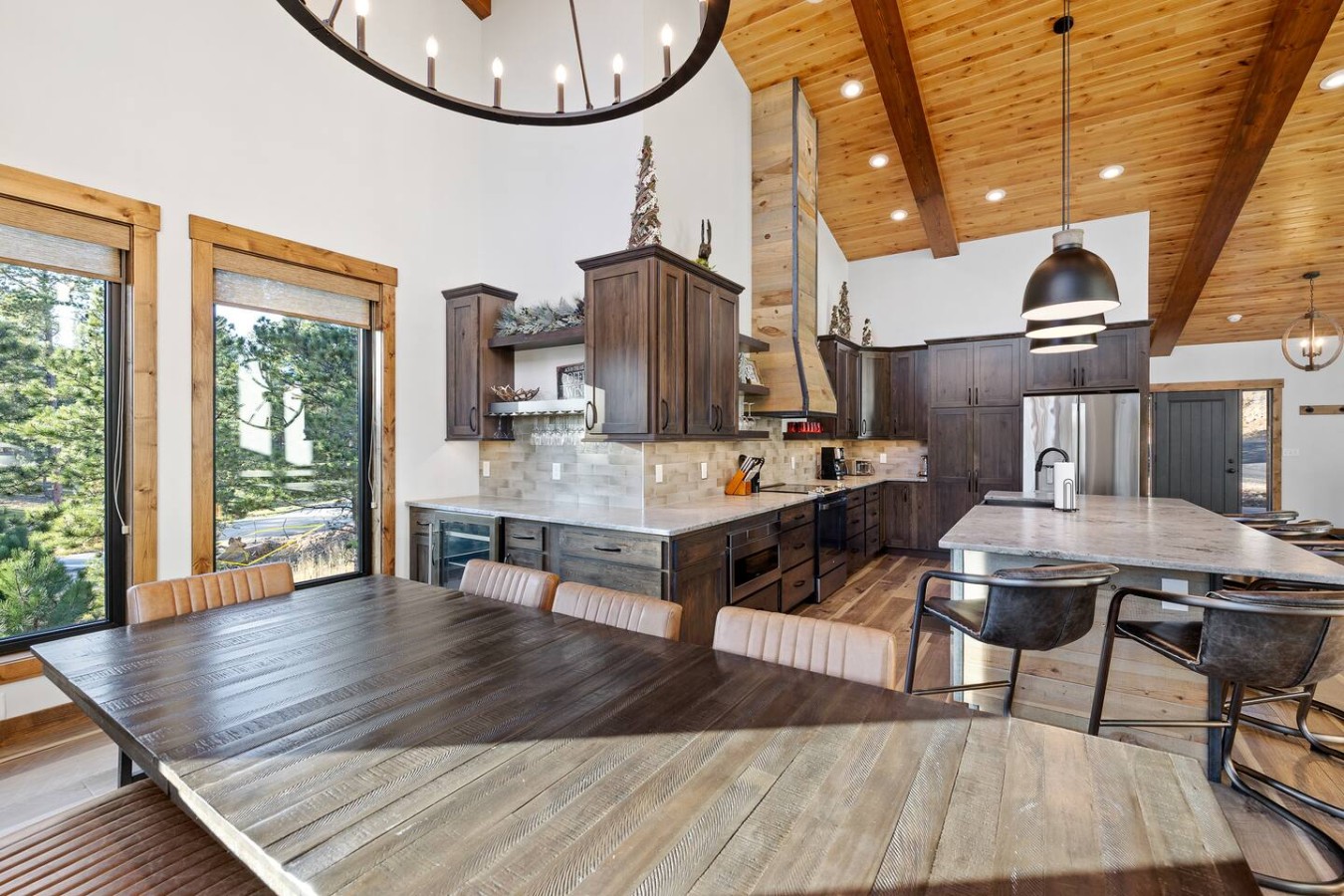 Sleeps 14, Hot tub, OutdoorFireTable, HeatedGarage — photo 14