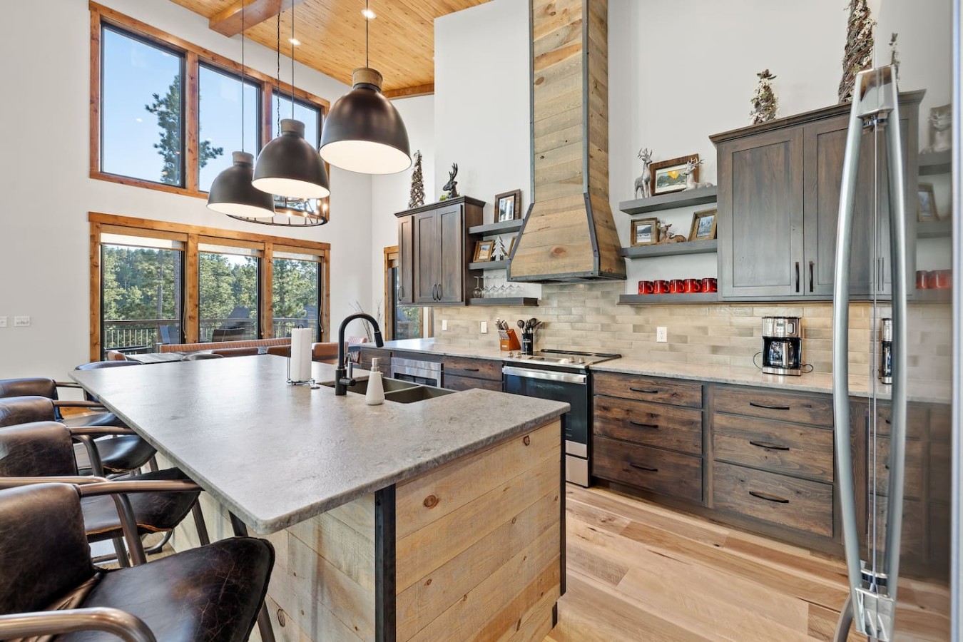 Sleeps 14, Hot tub, OutdoorFireTable, HeatedGarage — photo 32