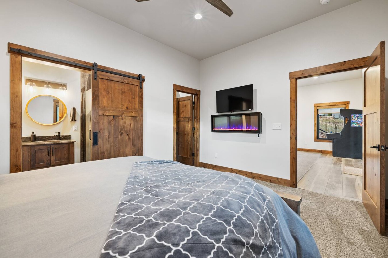 Sleeps 14, Hot tub, OutdoorFireTable, HeatedGarage — photo 47
