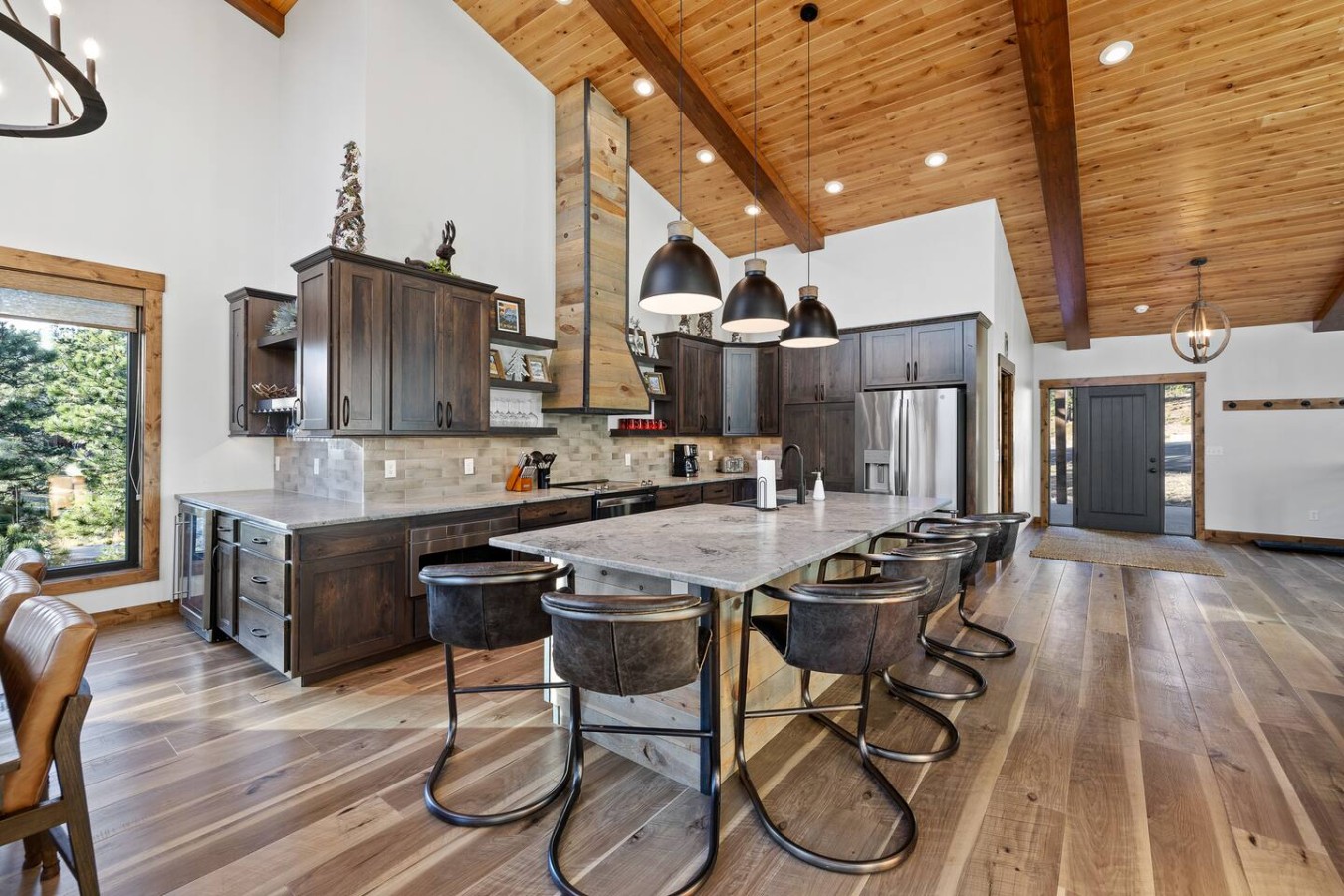 Sleeps 14, Hot tub, OutdoorFireTable, HeatedGarage — photo 22