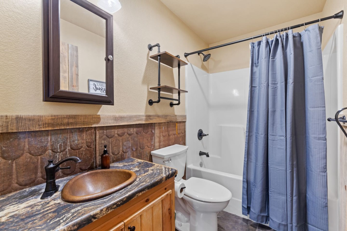 Studio, secluded, HOT TUB, Couples Perfect Getaway — photo 8