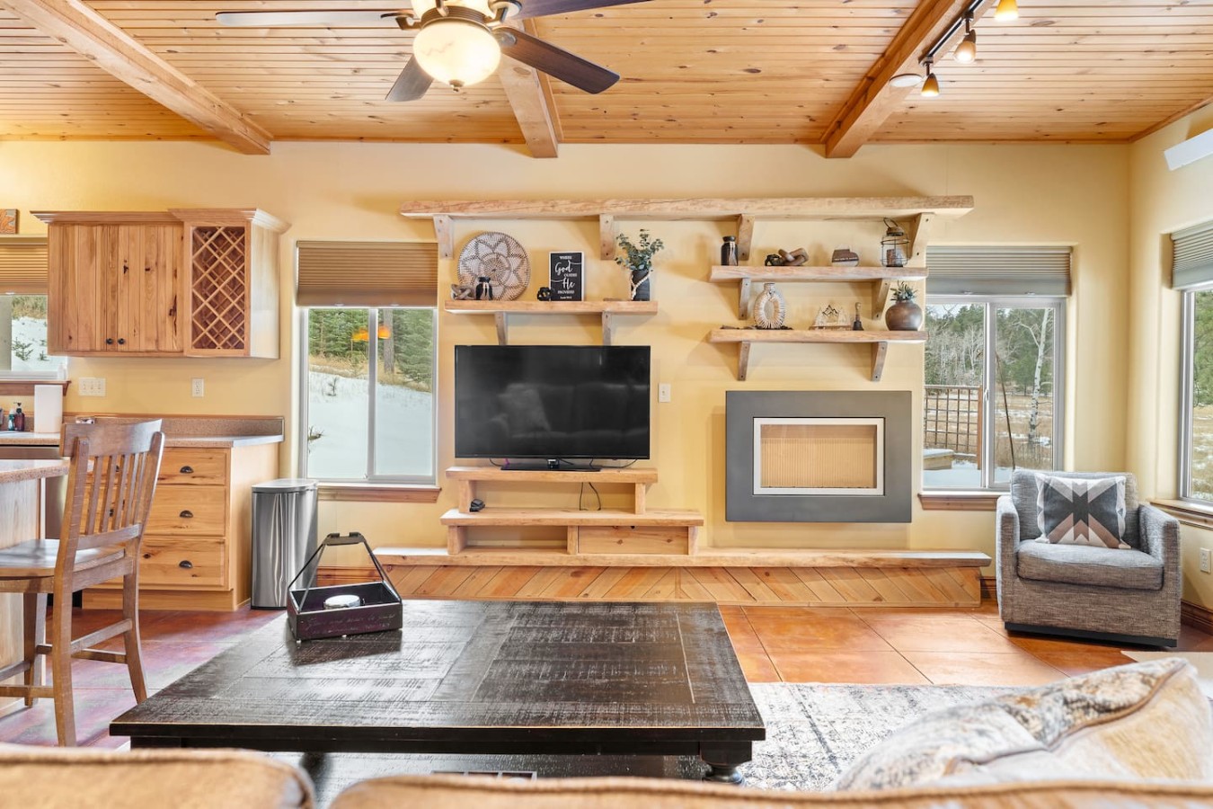 Cozy Cabin: Private Hot Tub, Starlink & Nature — photo 2