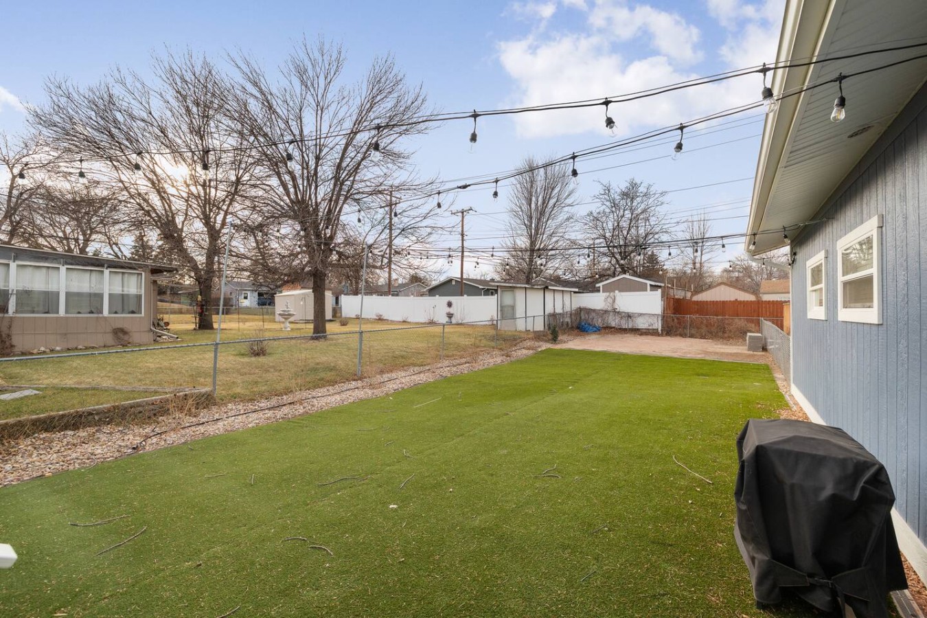 3 bed,2 bath Luxury & Private Turf Yard — photo 27