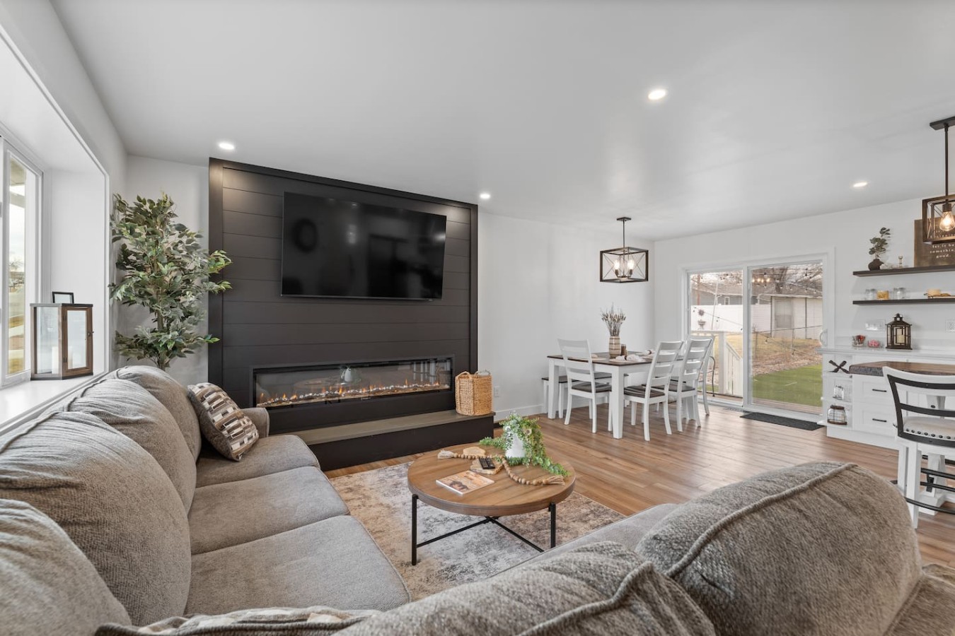 3 bed,2 bath Luxury & Private Turf Yard — photo 7