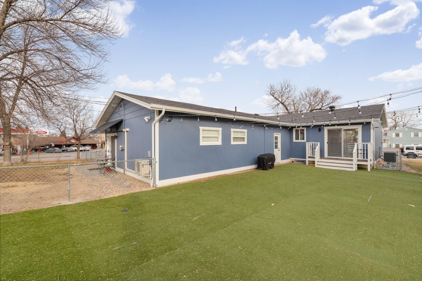 3 bed,2 bath Luxury & Private Turf Yard — photo 5