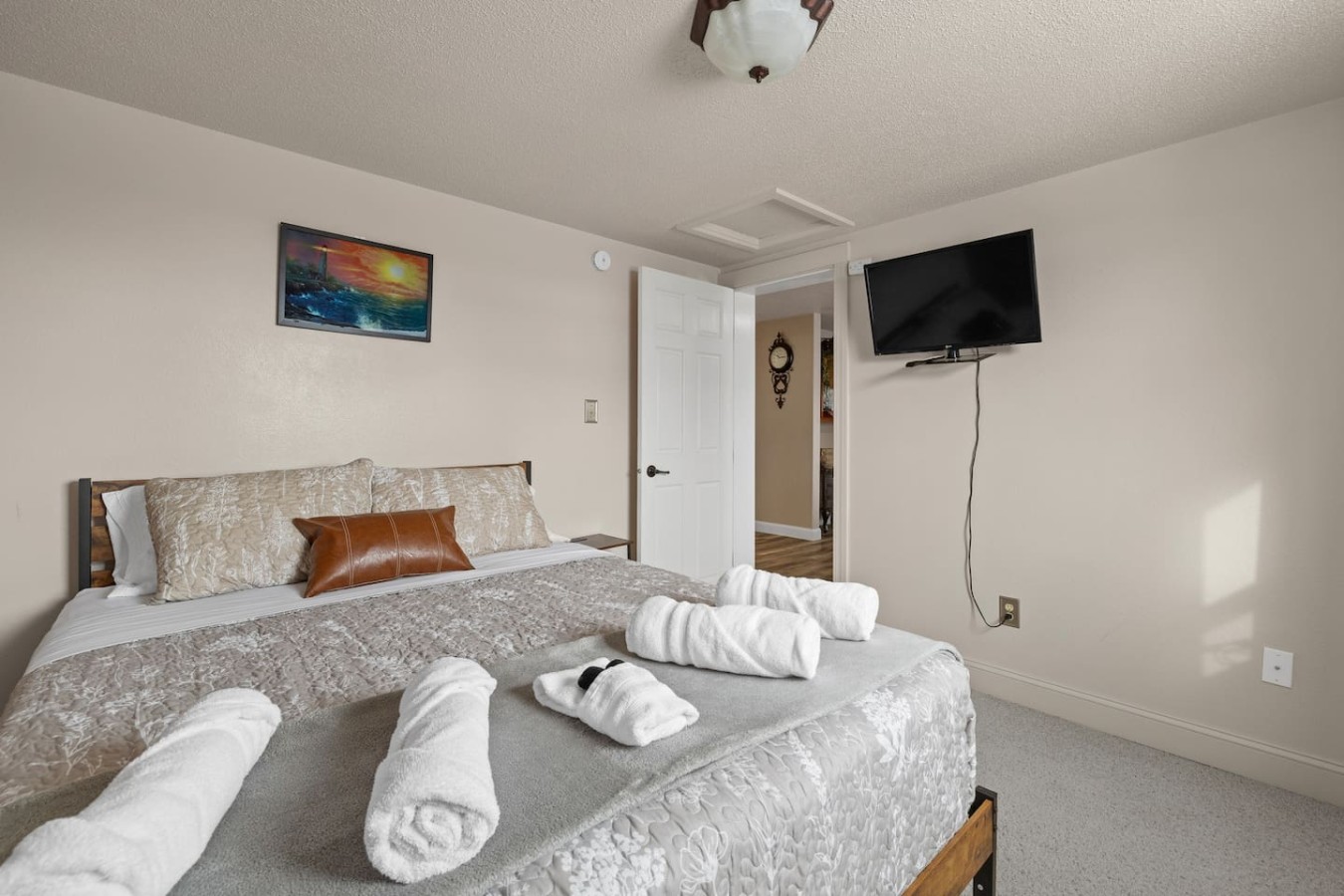 The cozy corner getaway! — photo 13