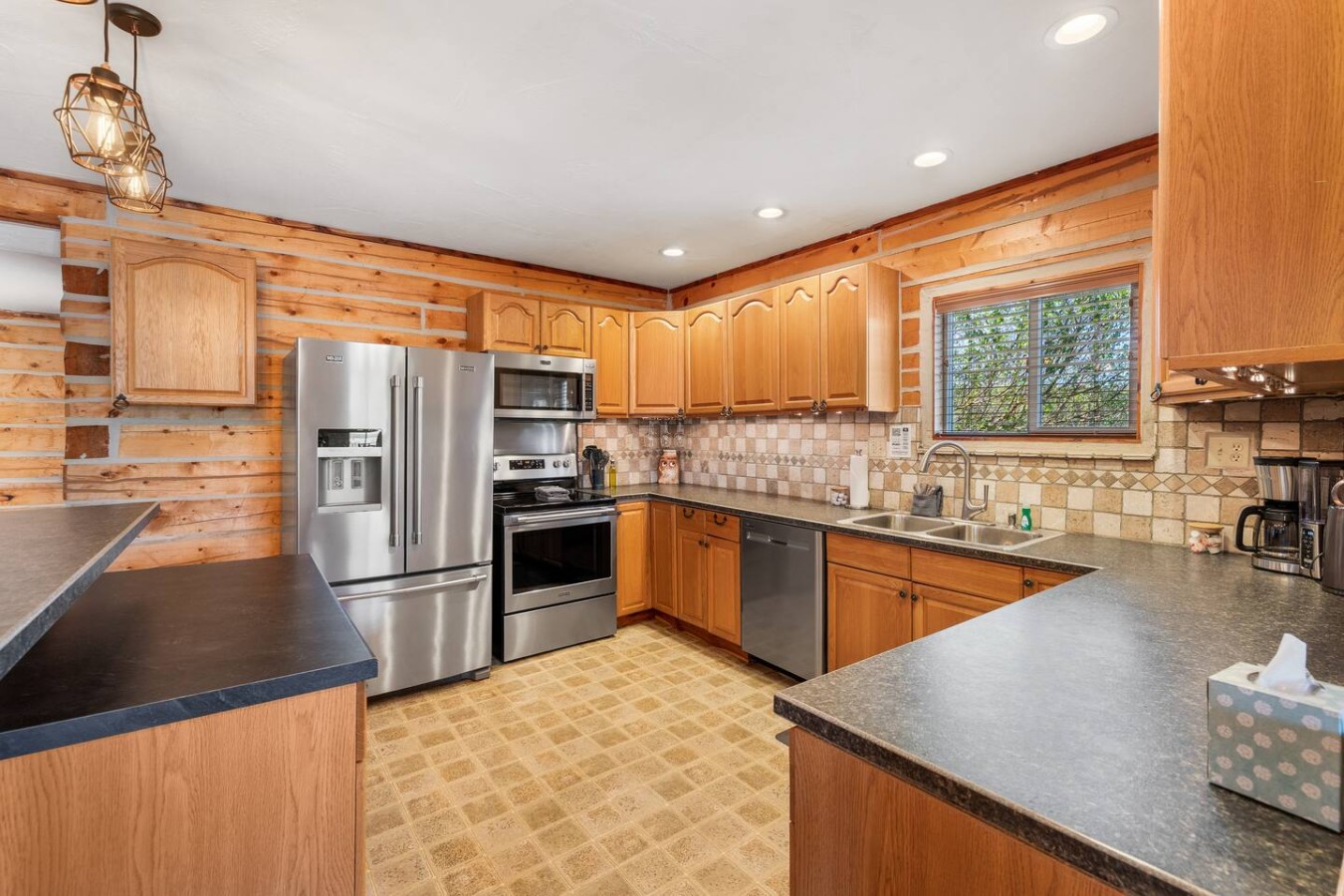 Log cabin on a canyon, panoramic hills, 3 levels — photo 3