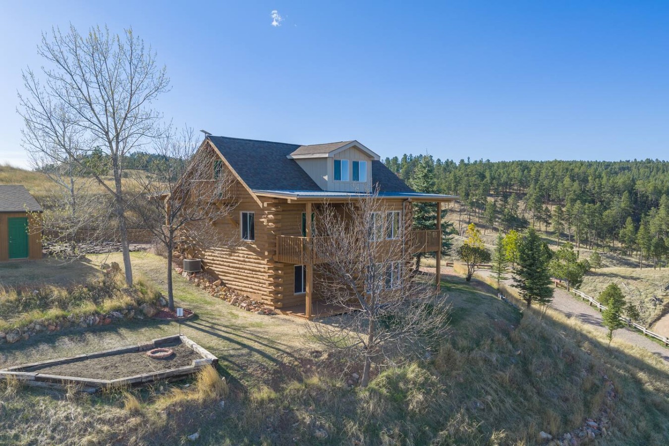 Log cabin on a canyon, panoramic hills, 3 levels — photo 29