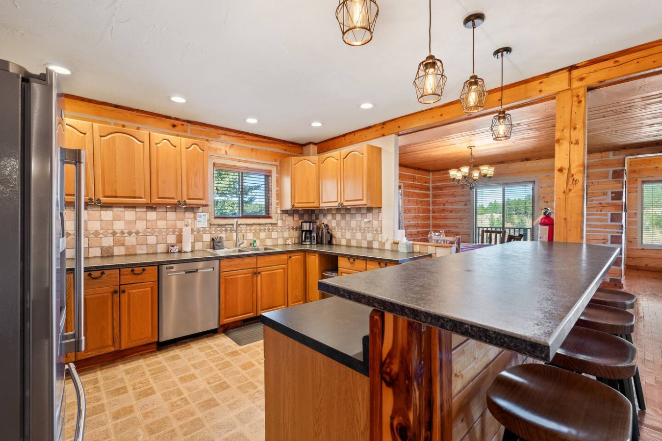 Log cabin on a canyon, panoramic hills, 3 levels — photo 25