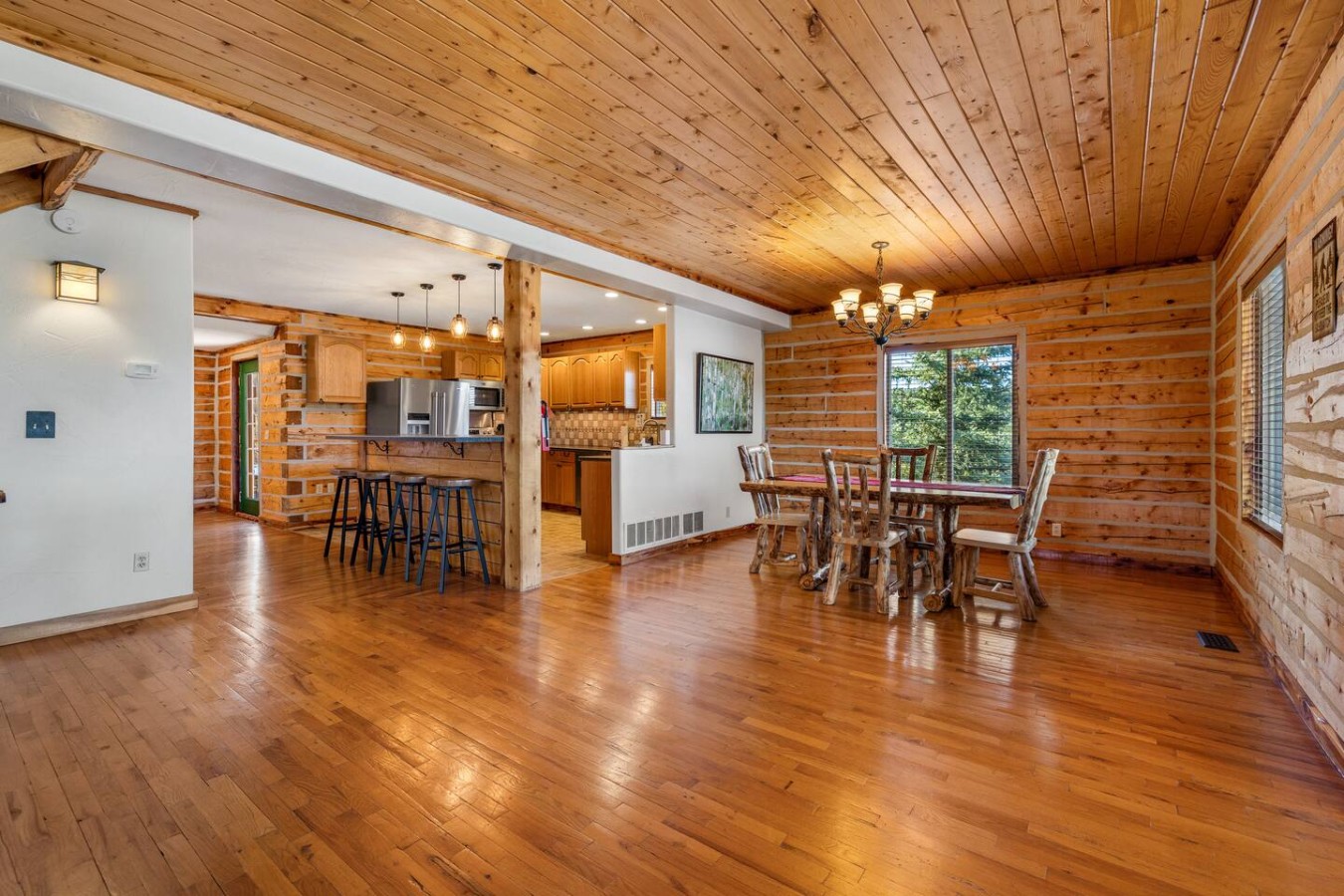 Log cabin on a canyon, panoramic hills, 3 levels — photo 6