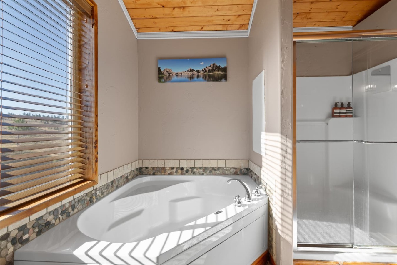 Log cabin on a canyon, panoramic hills, 3 levels — photo 4