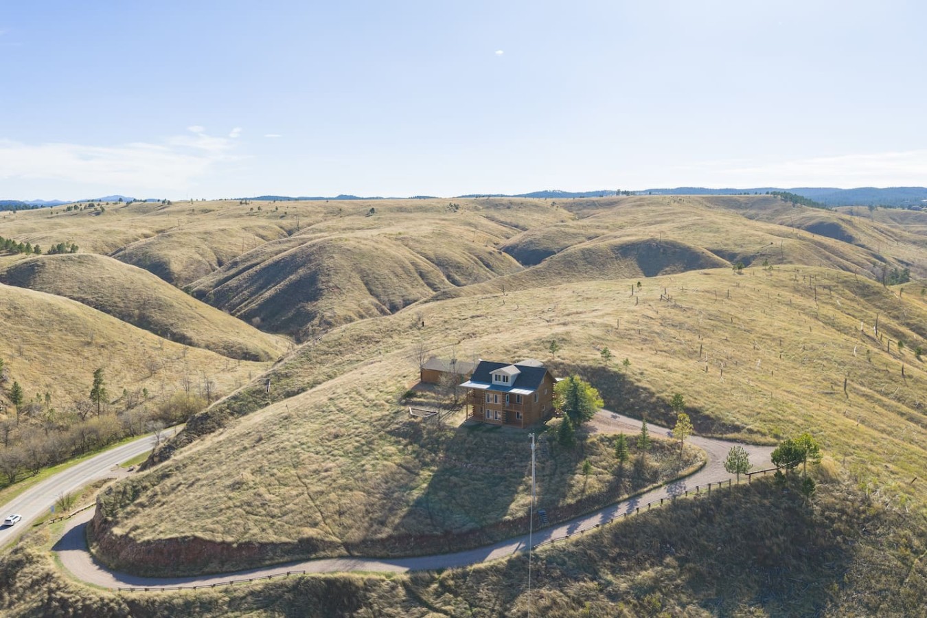 Log cabin on a canyon, panoramic hills, 3 levels — photo 34