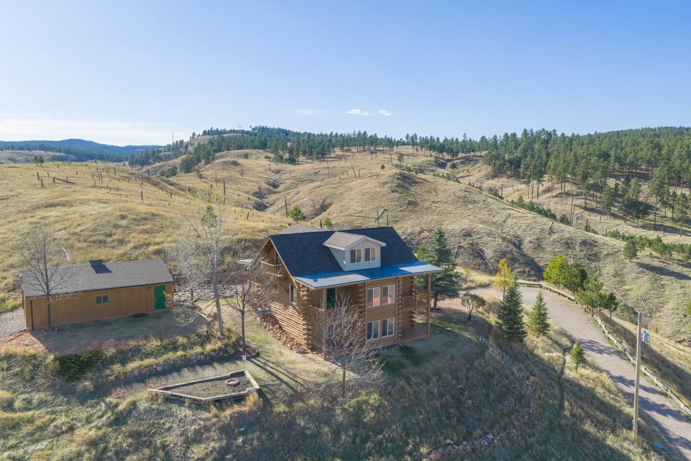 Log cabin on a canyon, panoramic hills, 3 levels — photo 5