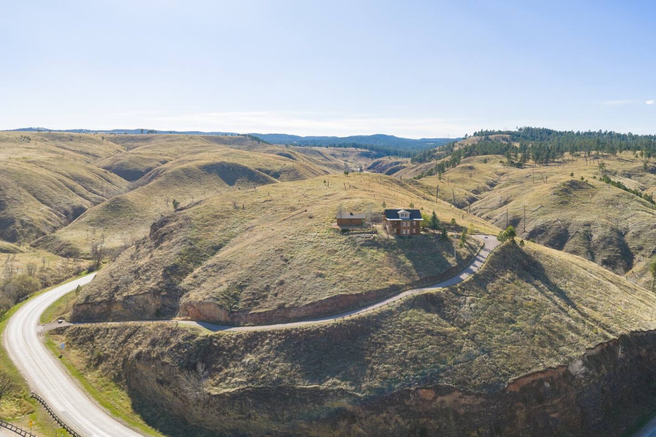 Log cabin on a canyon, panoramic hills, 3 levels — photo 33
