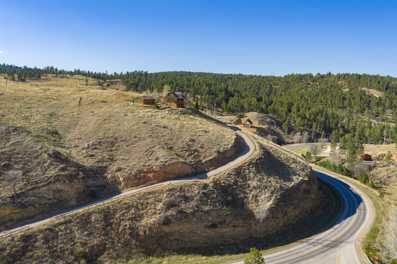 Log cabin on a canyon, panoramic hills, 3 levels — photo 32