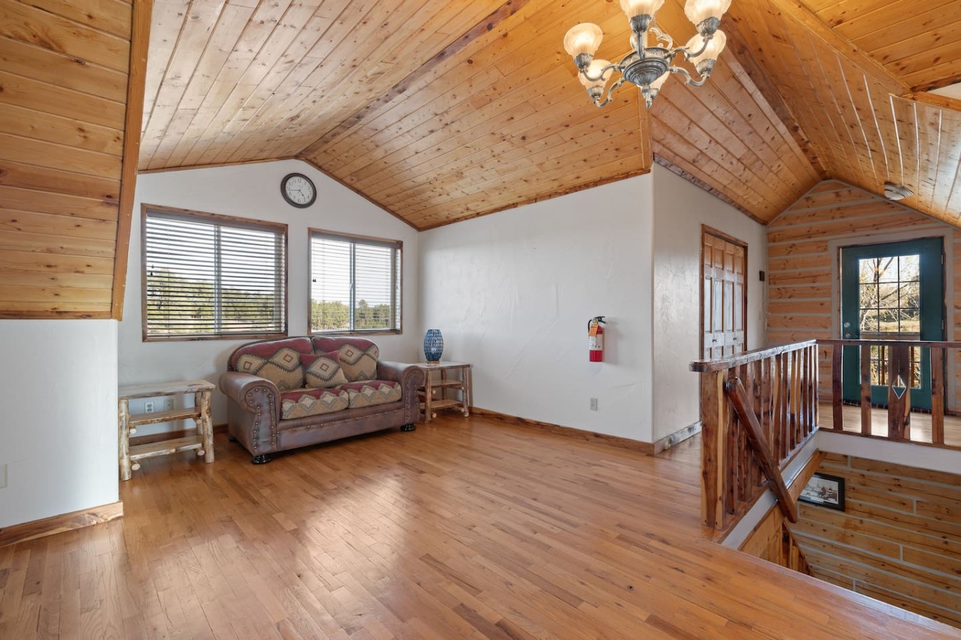 Log cabin on a canyon, panoramic hills, 3 levels — photo 10