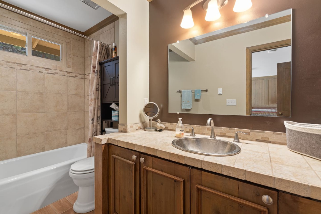 Creekside Retreat | Fireplace + Gameroom — photo 32