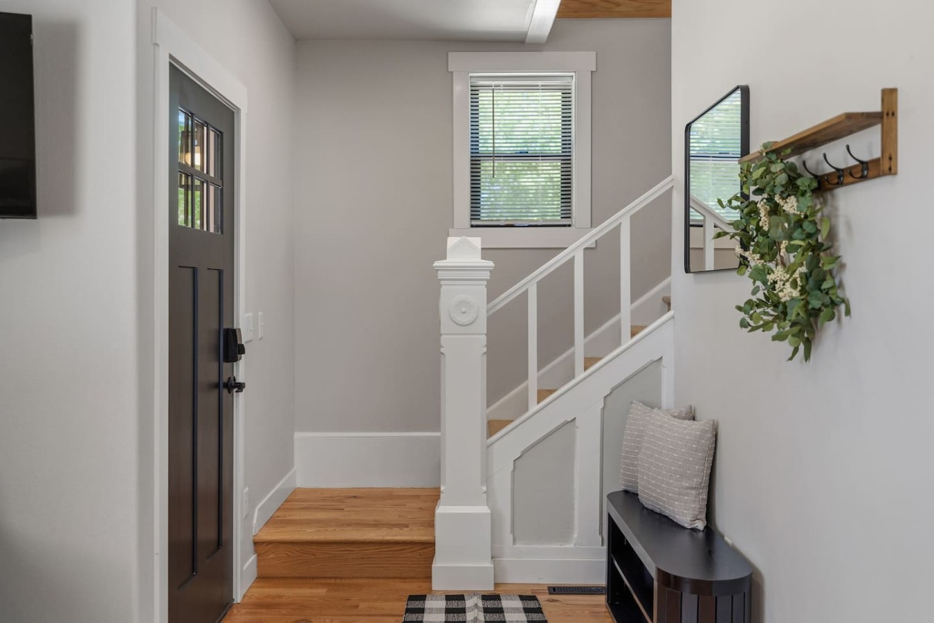 Modern Farmhouse | HotTub + Walk to Crow Peak Brew — photo 16