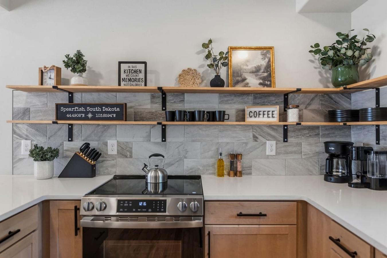 Modern Farmhouse | HotTub + Walk to Crow Peak Brew — photo 21