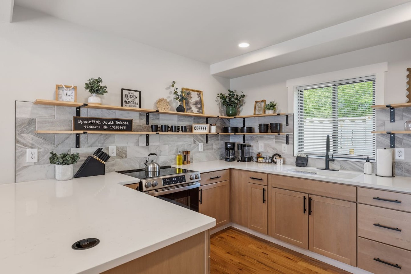 Modern Farmhouse | HotTub + Walk to Crow Peak Brew — photo 20