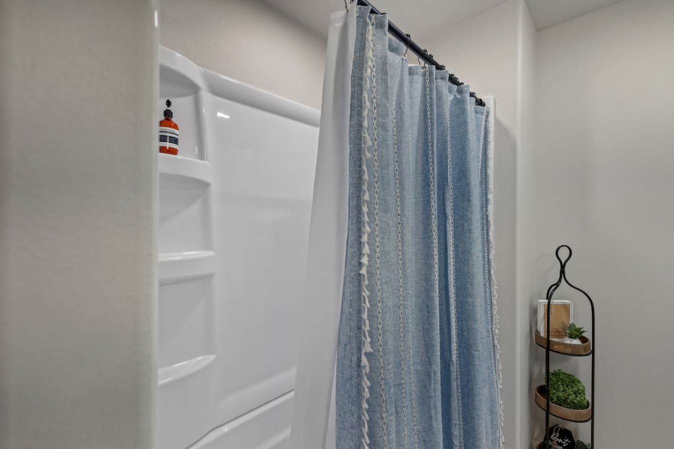 Modern Farmhouse | HotTub + Walk to Crow Peak Brew — photo 27