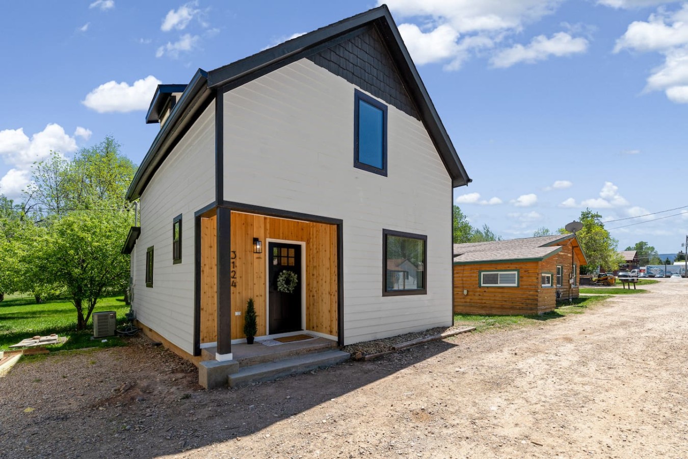 Modern Farmhouse | HotTub + Walk to Crow Peak Brew — photo 5