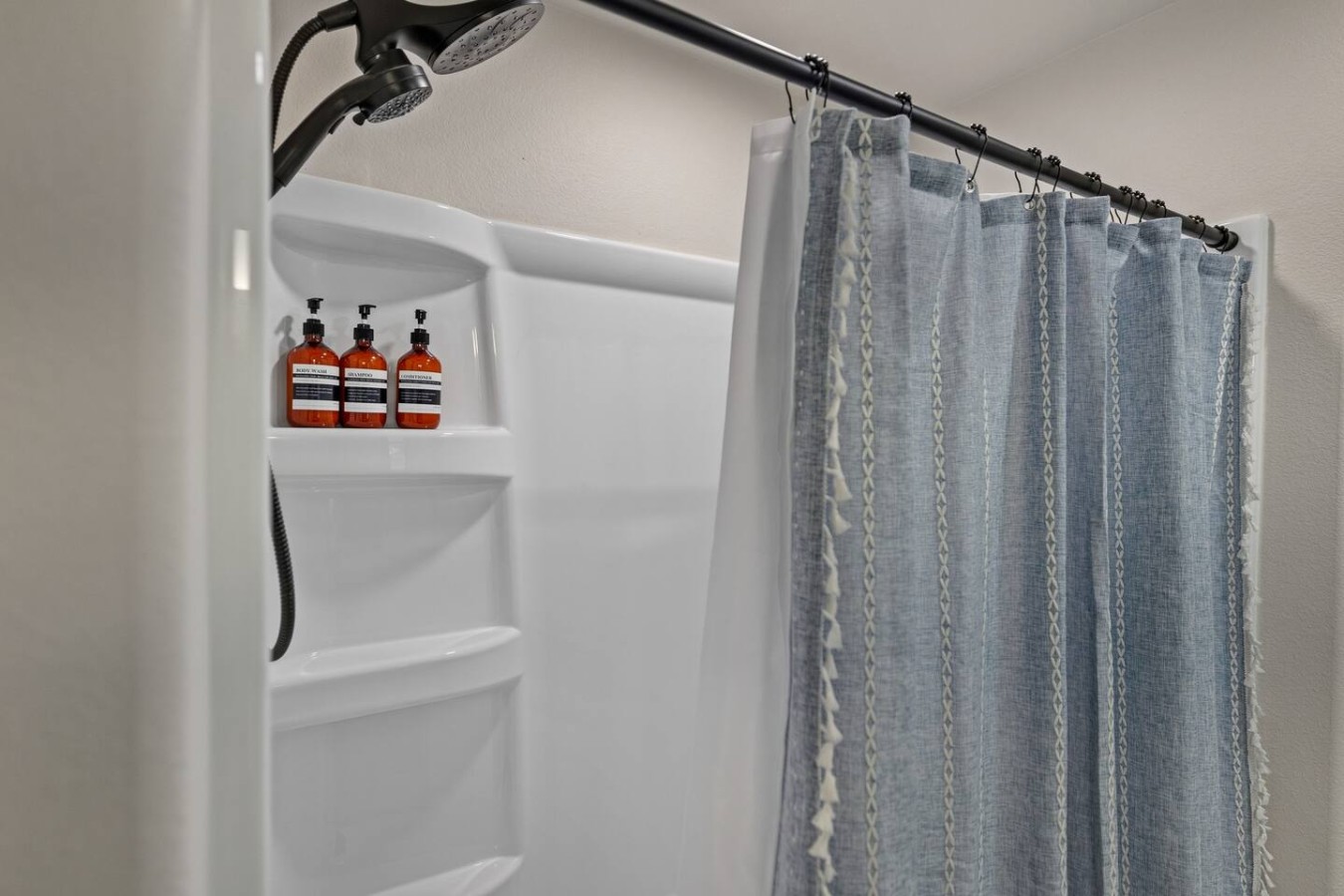 Modern Farmhouse | HotTub + Walk to Crow Peak Brew — photo 24