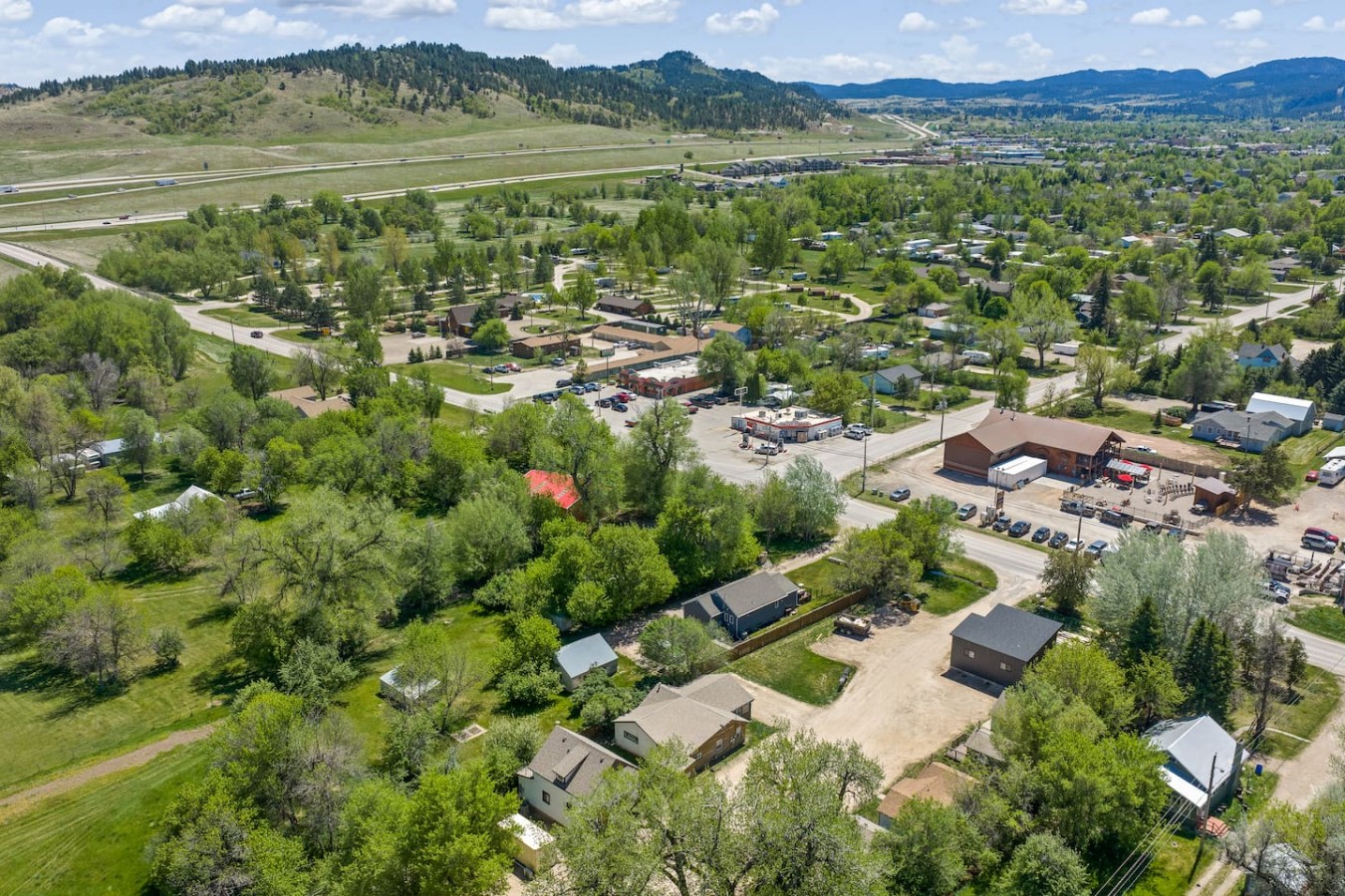 Modern Farmhouse | HotTub + Walk to Crow Peak Brew — photo 44