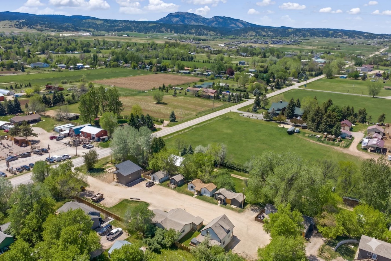 Modern Farmhouse | HotTub + Walk to Crow Peak Brew — photo 45