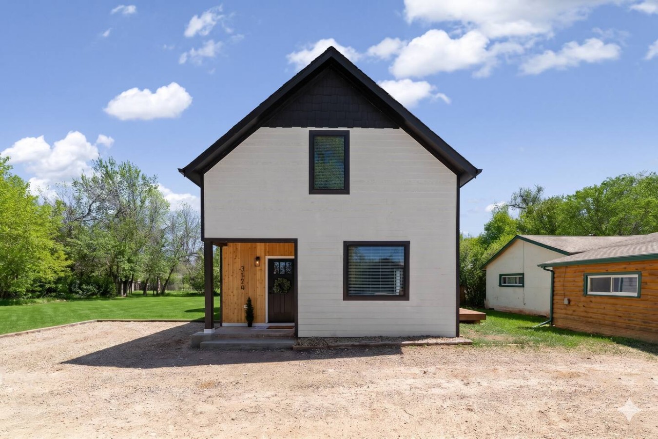 Modern Farmhouse | HotTub + Walk to Crow Peak Brew — photo 6