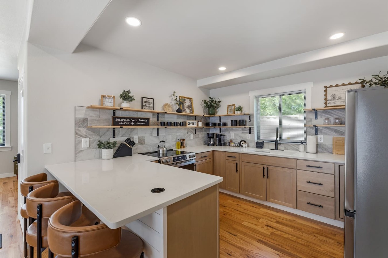 Modern Farmhouse | HotTub + Walk to Crow Peak Brew — photo 2