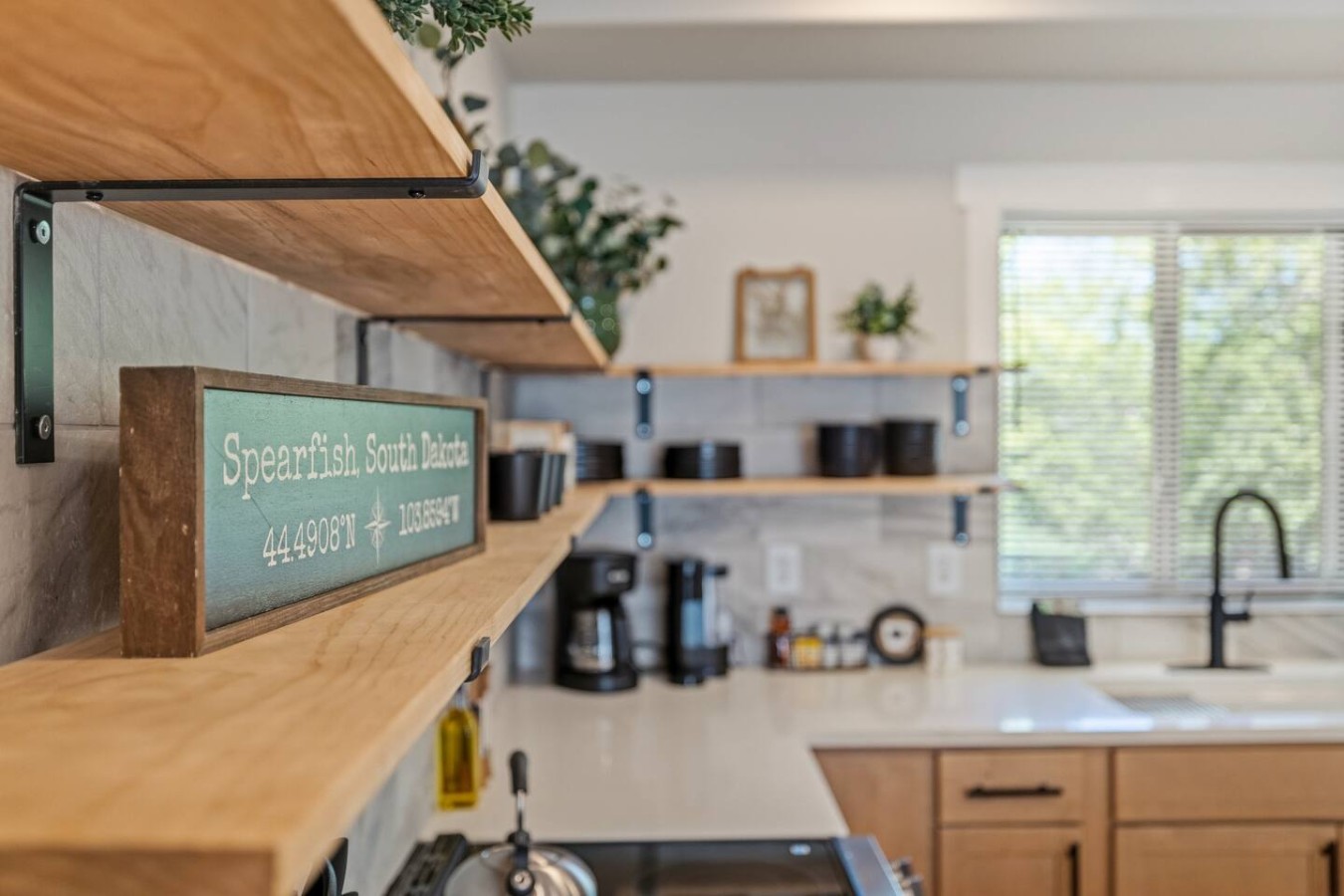 Modern Farmhouse | HotTub + Walk to Crow Peak Brew — photo 14
