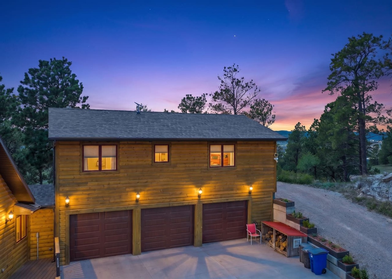 Treetop Guesthouse | Wilderness Feel In Rapid City - Rapid City, SD