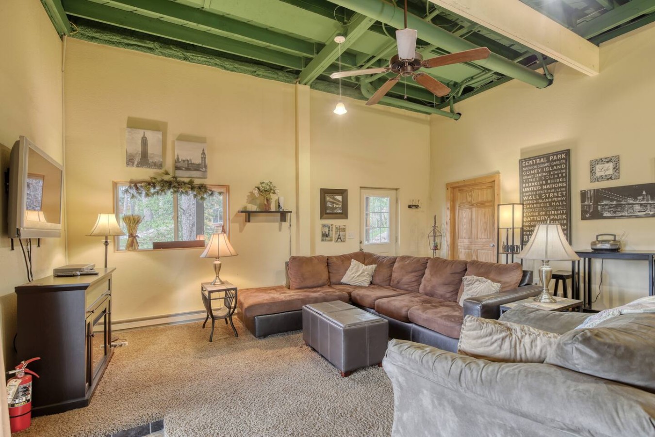 13 beds, Hot tub, flat parking, Terry Peak! — photo 2