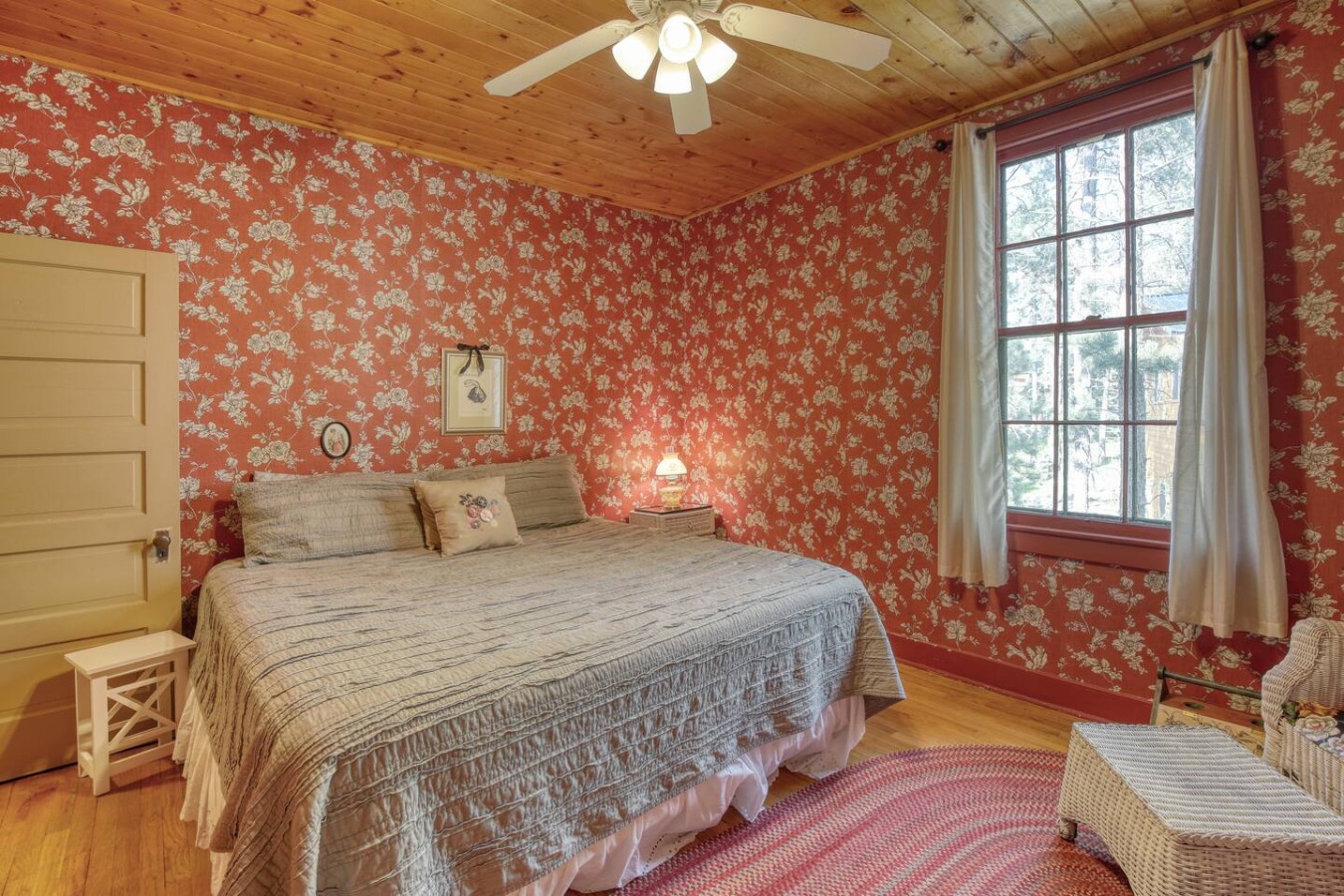 13 beds, Hot tub, flat parking, Terry Peak! — photo 8