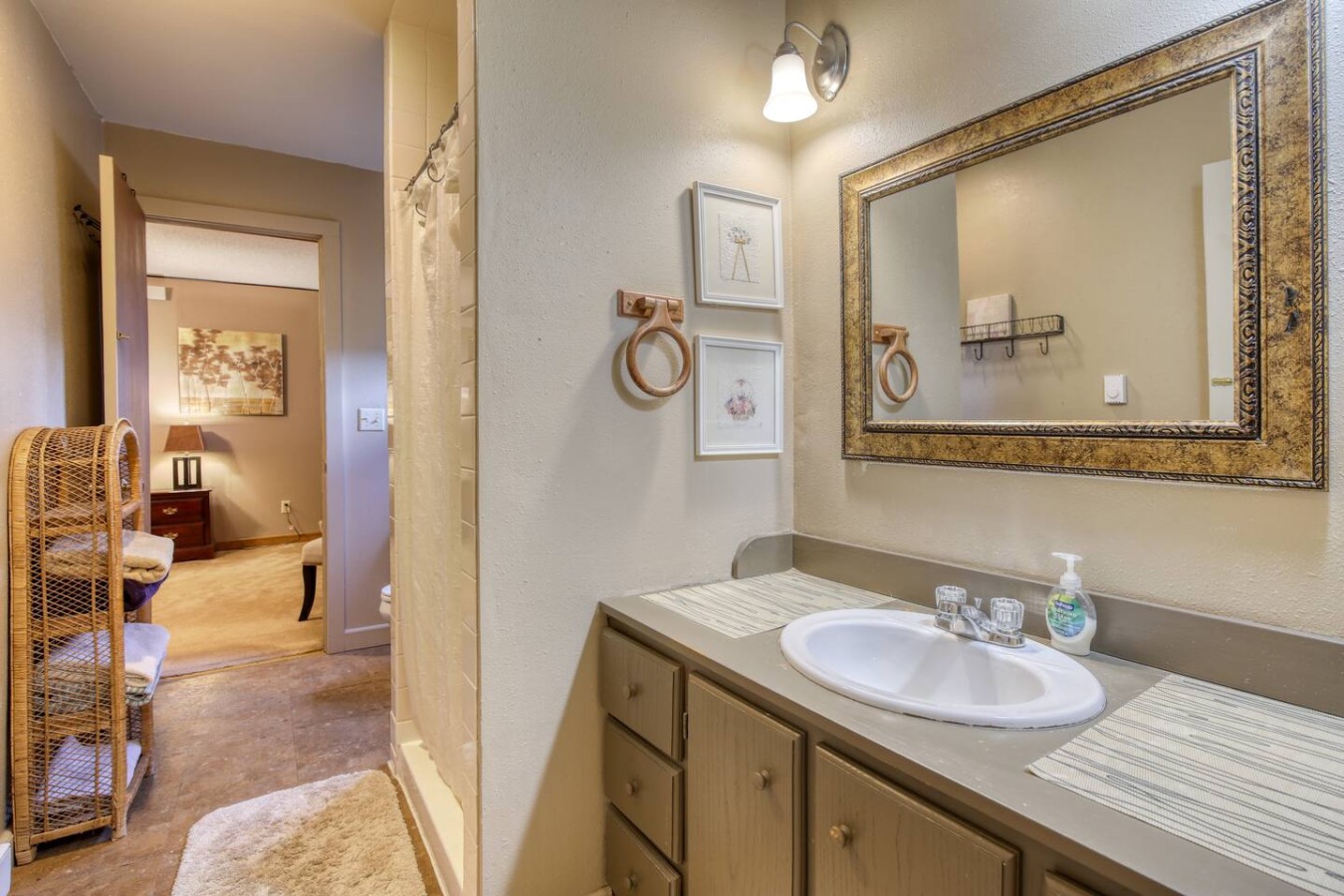 13 beds, Hot tub, flat parking, Terry Peak! — photo 6