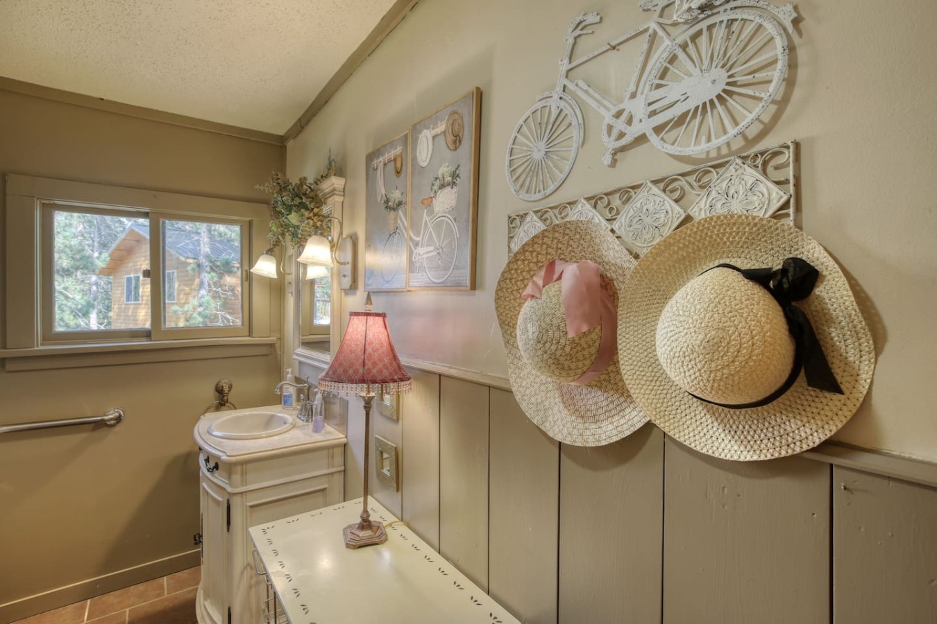 13 beds, Hot tub, flat parking, Terry Peak! — photo 30
