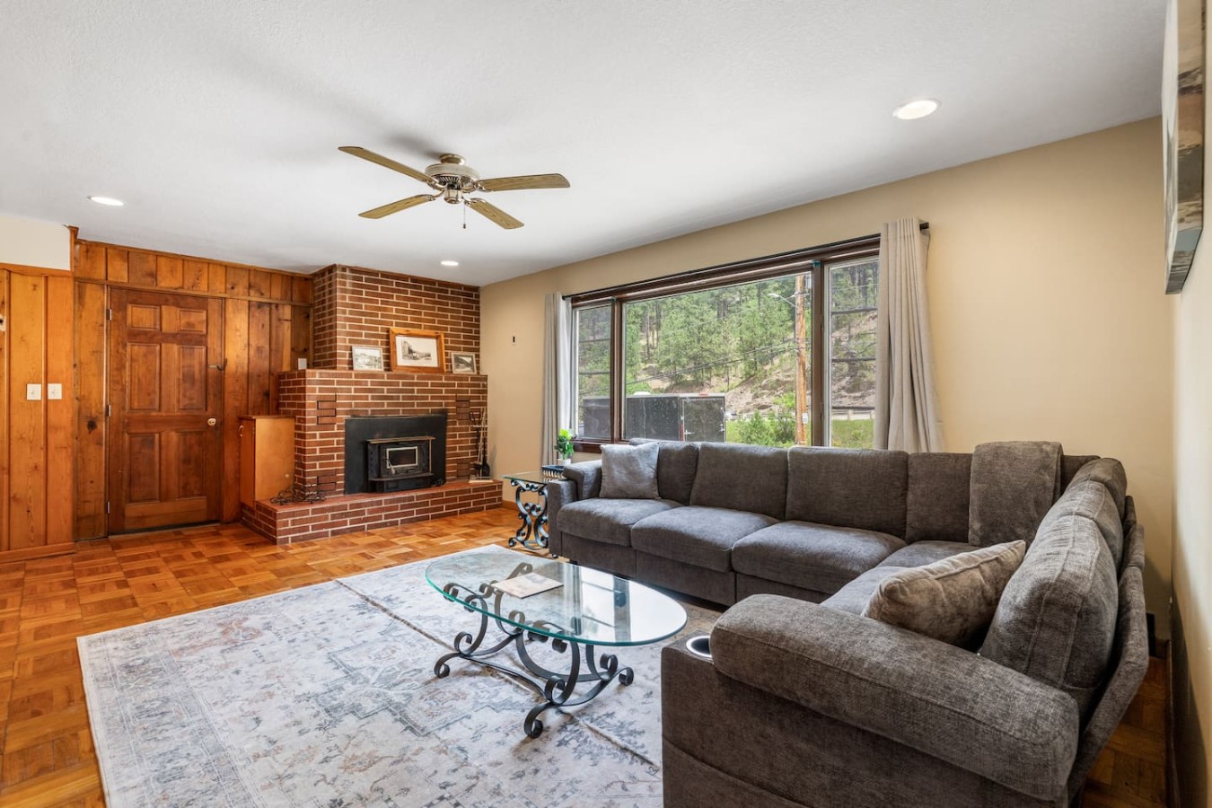 The Pondo: Cabin 1, 2 bedroom, 2 bed, kitchen