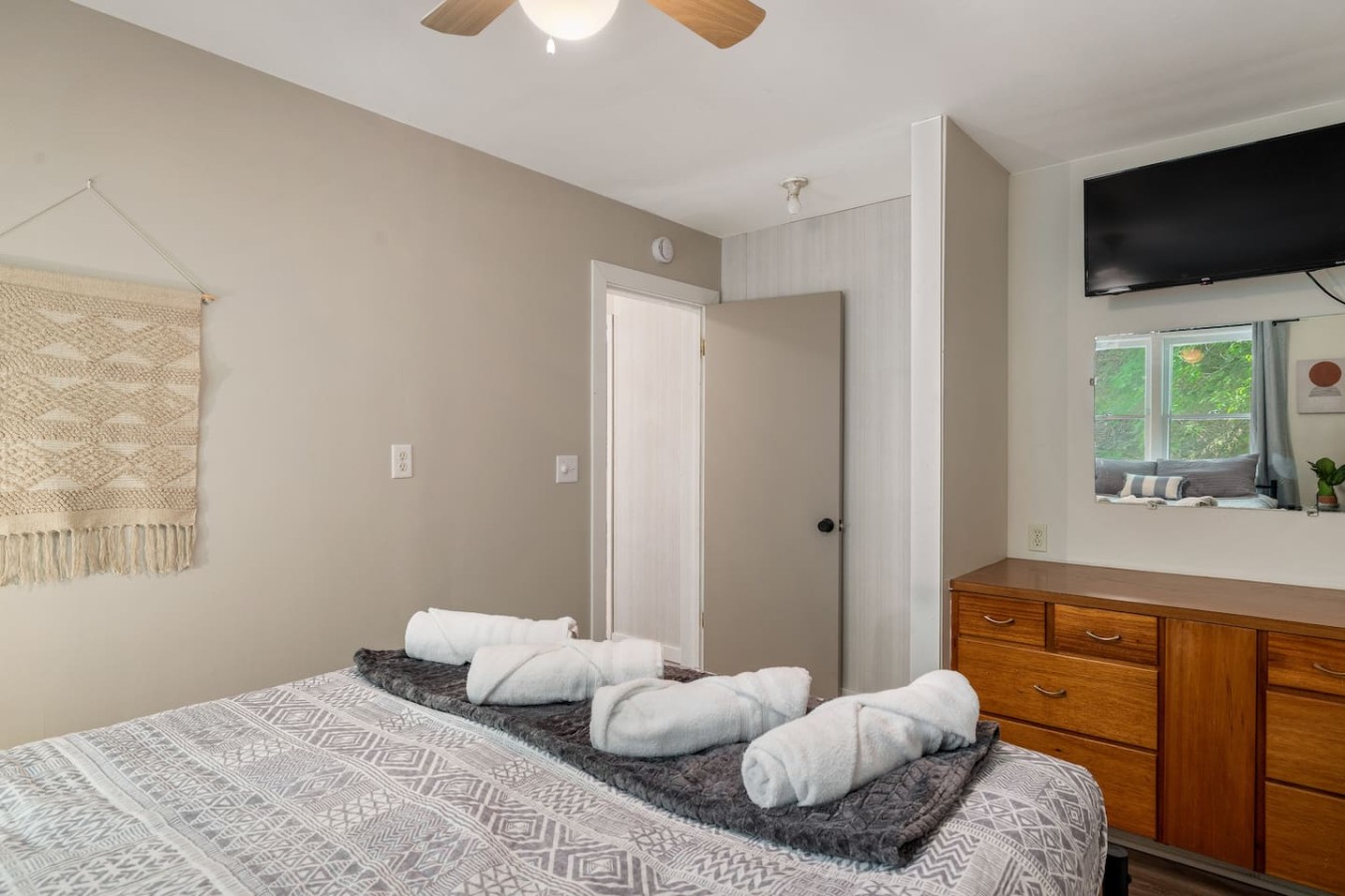 The Pondo: Cabin 1, 2 bedroom, 2 bed, kitchen — photo 13