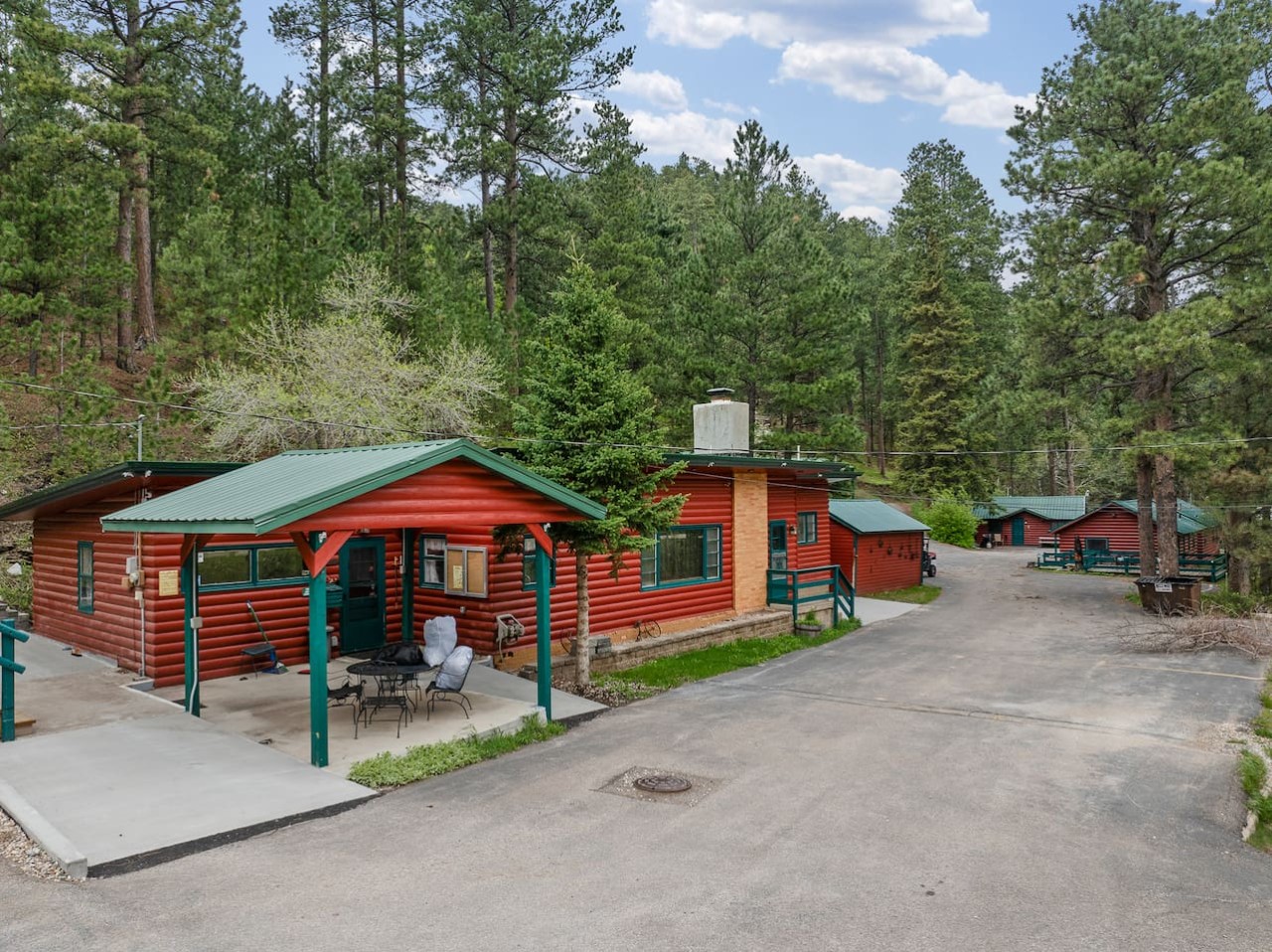 The Pondo: Cabin 2 King size bed, near Deadwood — photo 11