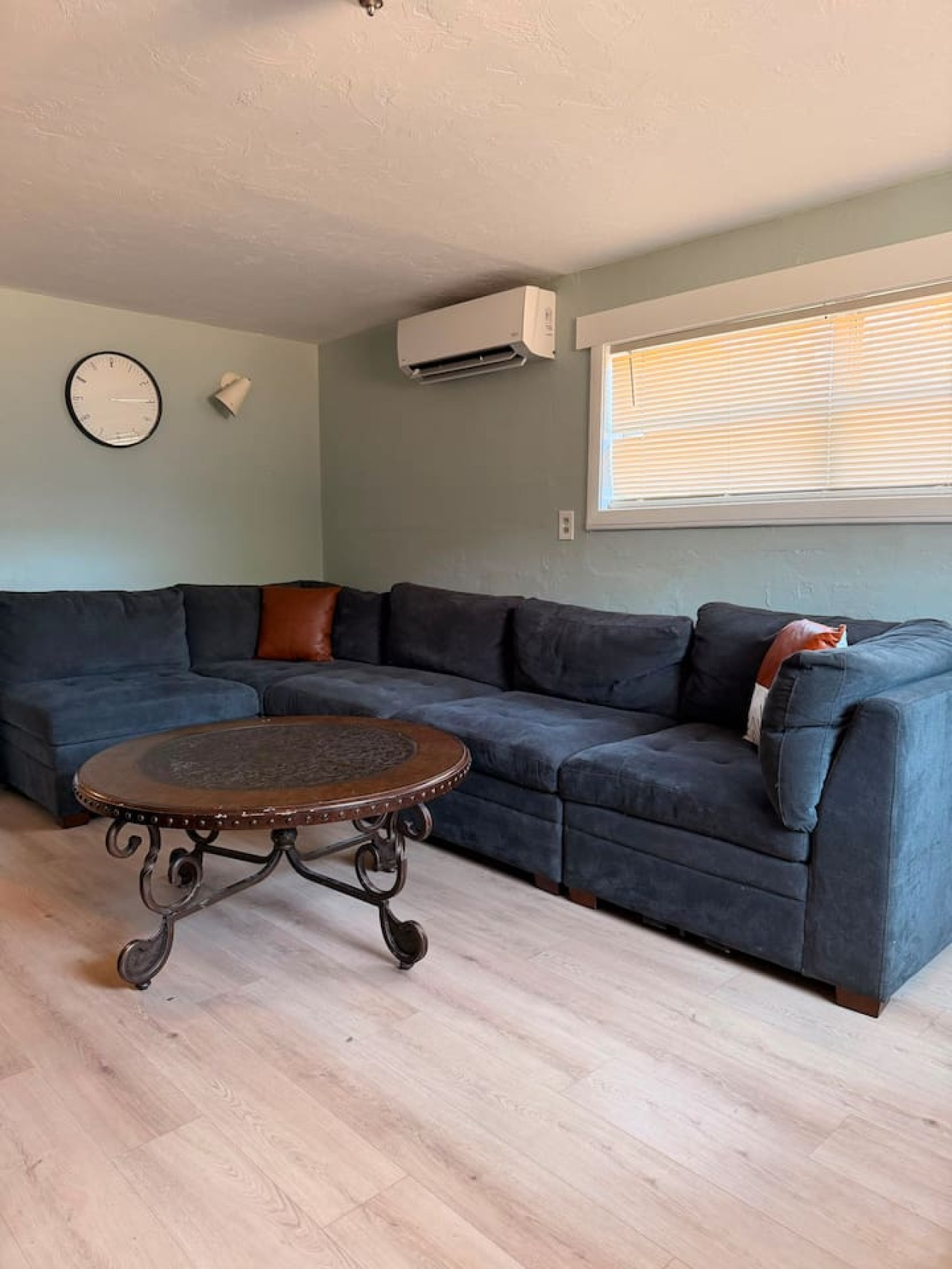 2 bedroom, walk in shower, minisplit AC/heat
