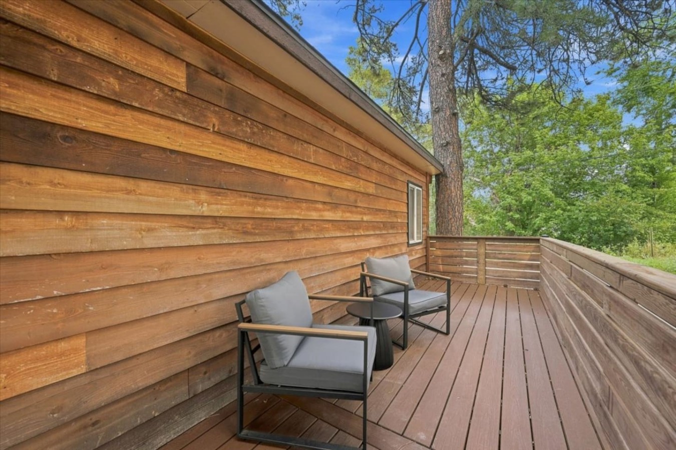 Boutique Studio Cabin · Hot Tub & Creek Access — photo 6