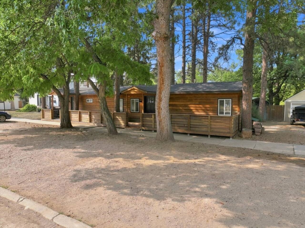 Boutique Studio Cabin · Hot Tub & Creek Access — photo 15