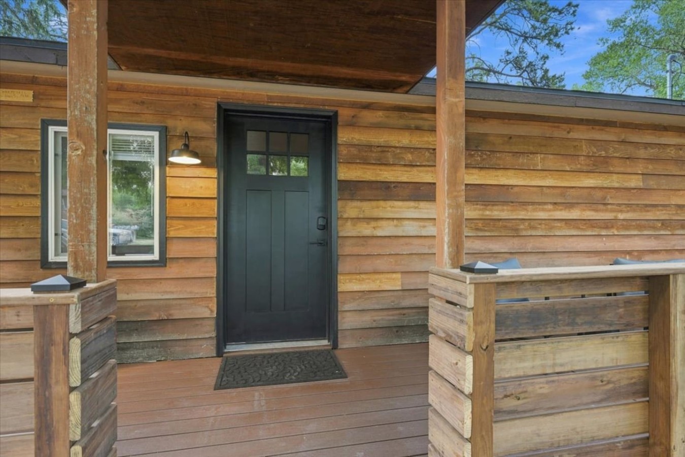 Boutique Studio Cabin · Hot Tub & Creek Access — photo 11