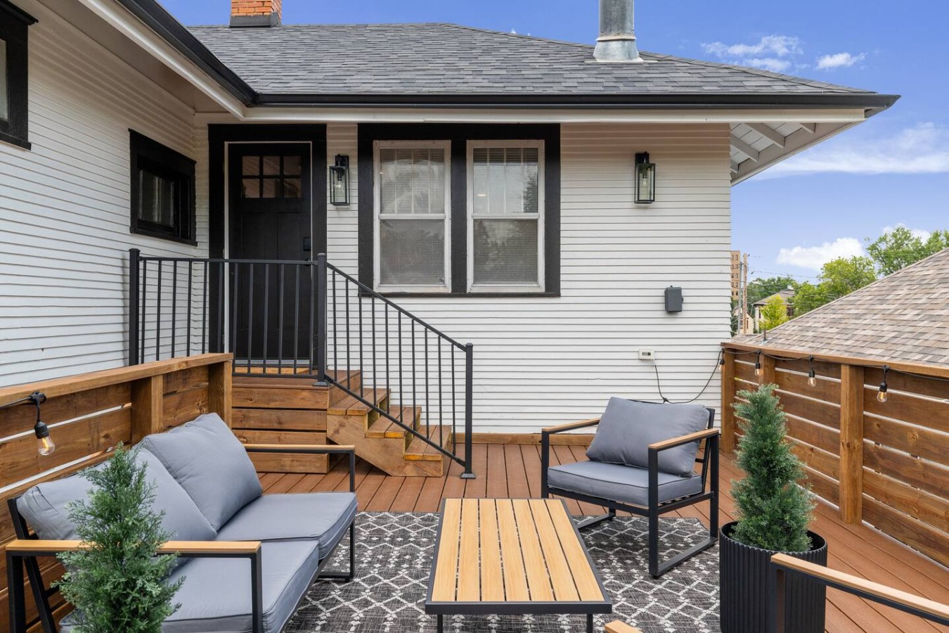 Stylish Studio · King Bed, Brick & Trex Deck — photo 20