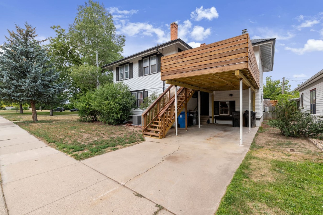 Stylish Studio · King Bed, Brick & Trex Deck — photo 17