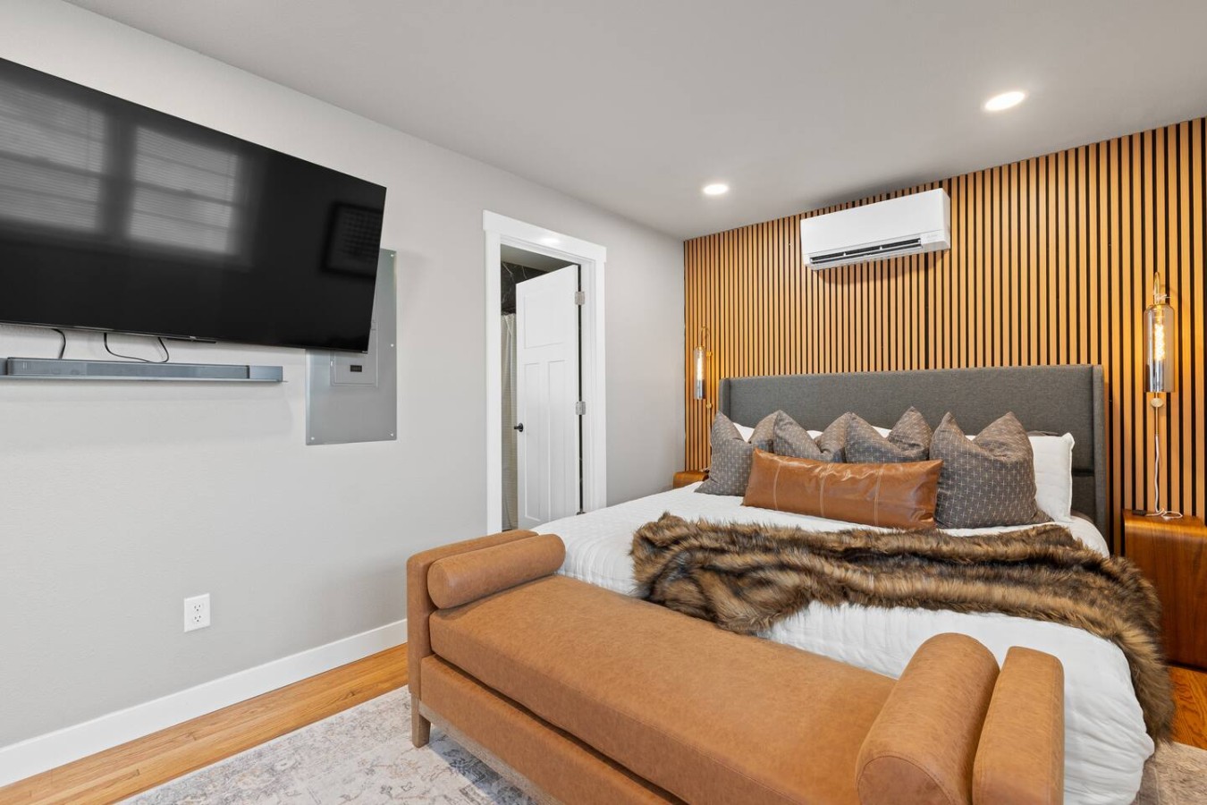 Stylish Studio · King Bed, Brick & Trex Deck — photo 26