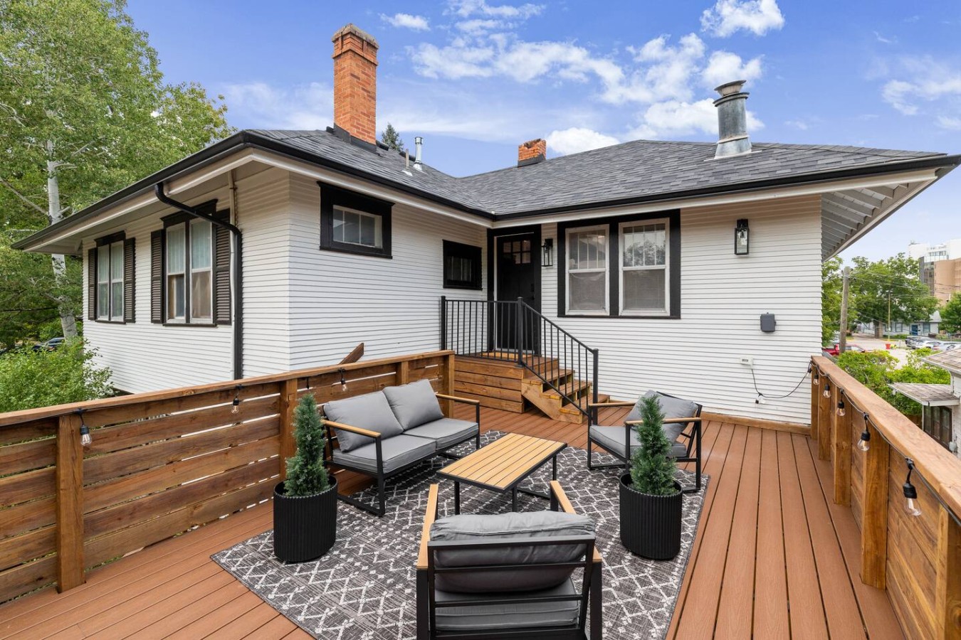 Stylish Studio · King Bed, Brick & Trex Deck — photo 2