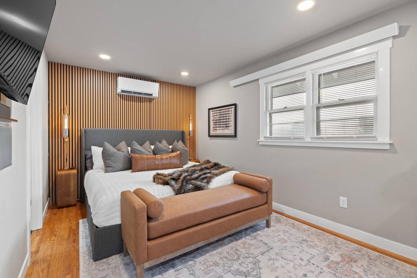 Stylish Studio · King Bed, Brick & Trex Deck — photo 25